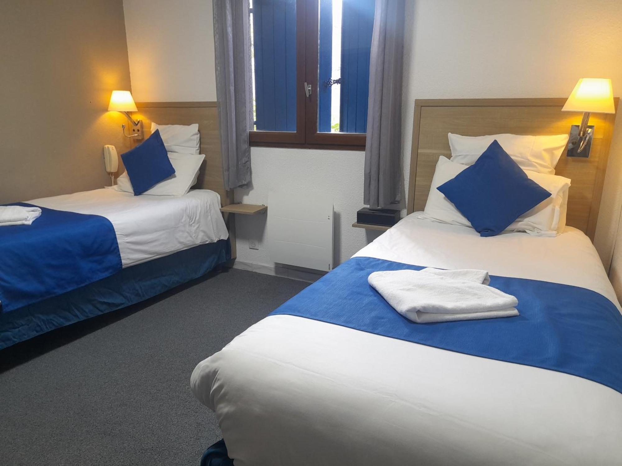 Hotel Les Alizes Puget-Théniers الغرفة الصورة