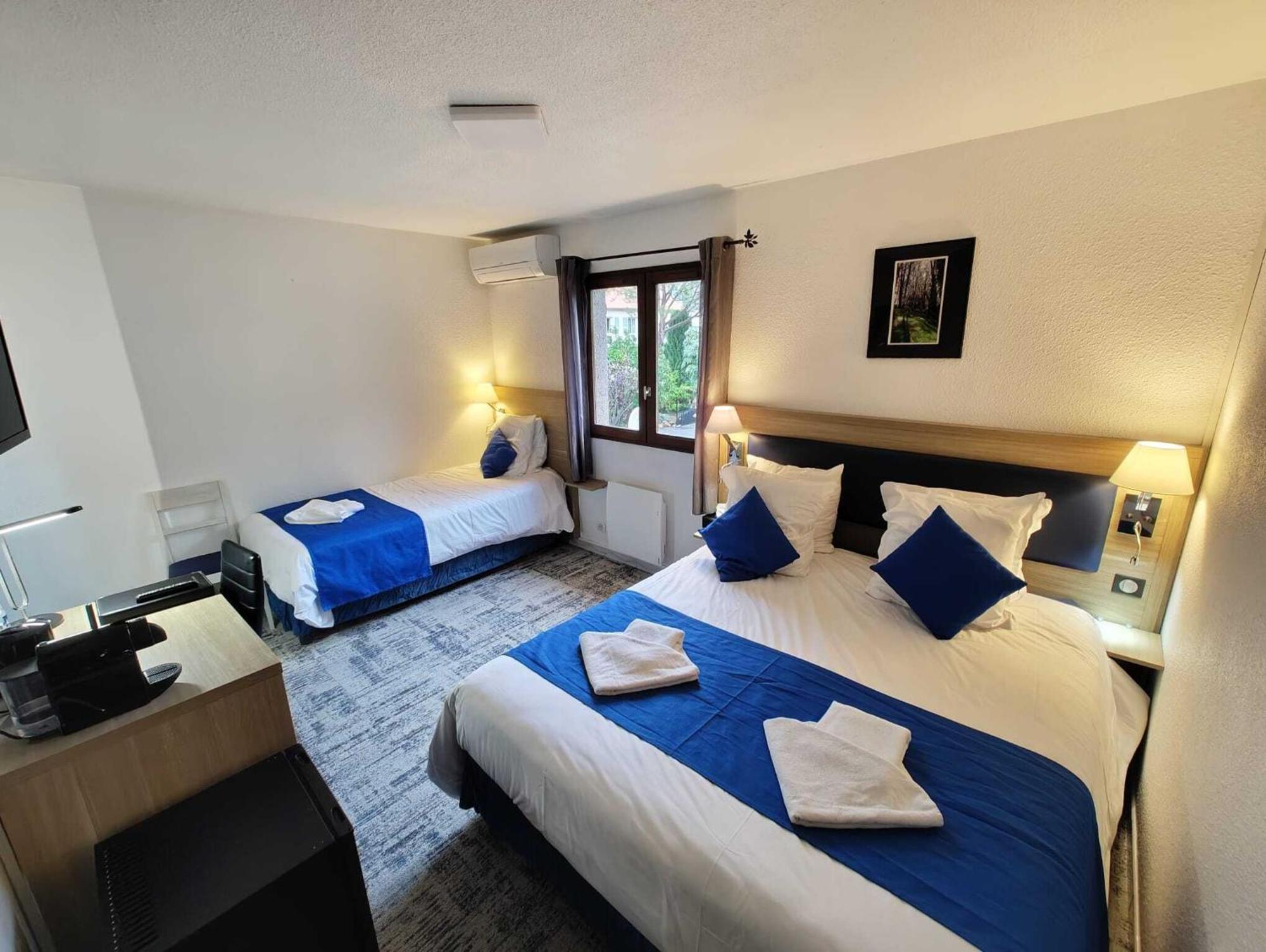 Hotel Les Alizes Puget-Théniers الغرفة الصورة