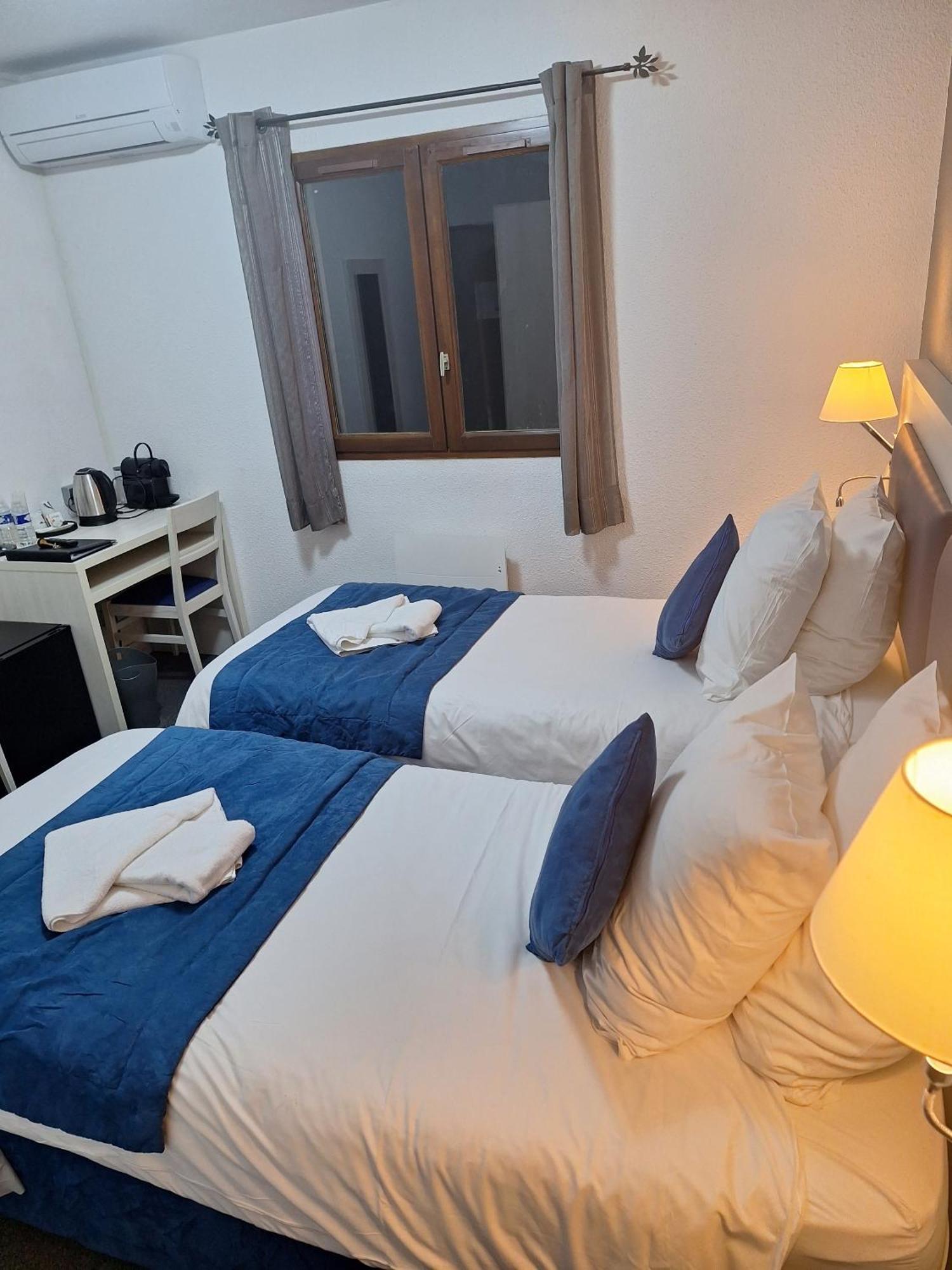 Hotel Les Alizes Puget-Théniers الغرفة الصورة